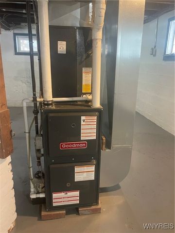 110 Mckinley Parkway, Buffalo, NY 14220