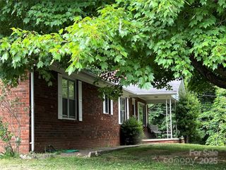 92 Mountain View Road, Burnsville, NC 28714