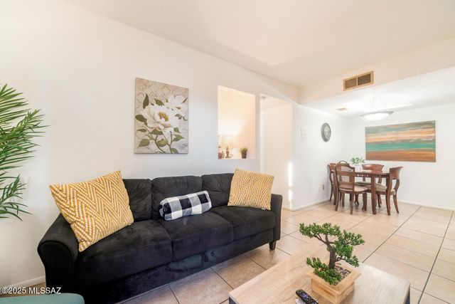 1745 E Glenn St Apt 121, Tucson, AZ 85719