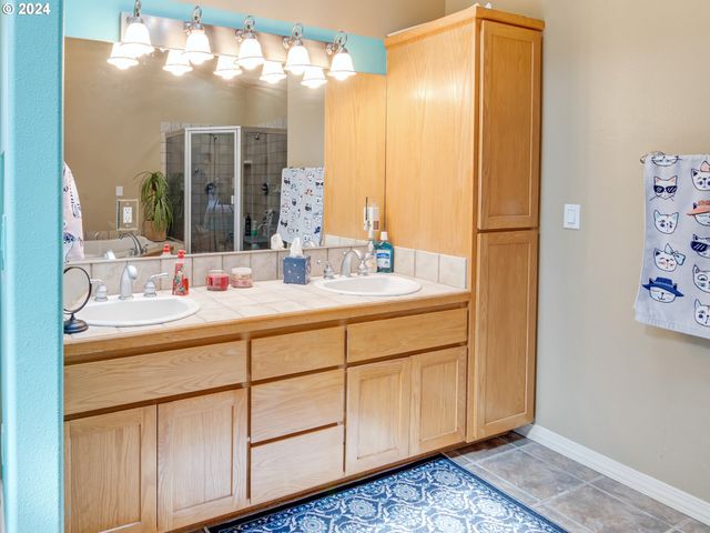 3252 Ne 50TH St, Lincoln City, OR 97367