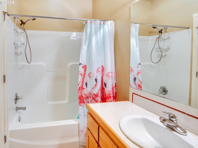 3252 Ne 50TH St, Lincoln City, OR 97367