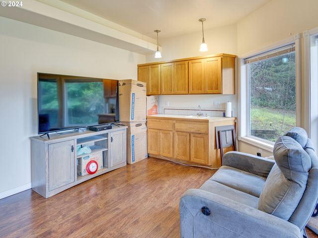 3252 Ne 50TH St, Lincoln City, OR 97367