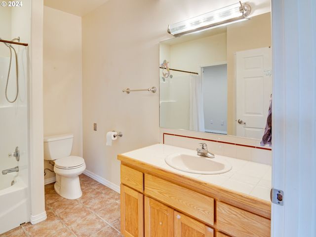 3252 Ne 50TH St, Lincoln City, OR 97367