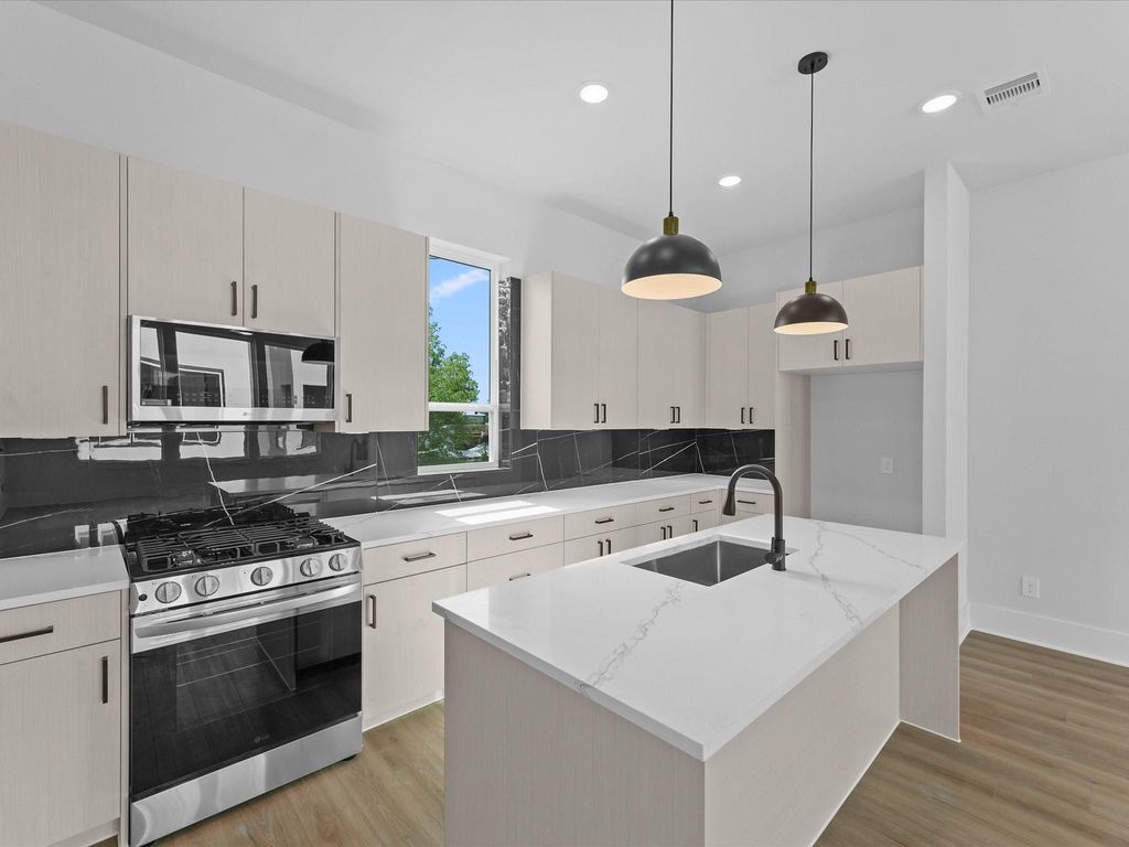 4709 Thornton Villas Lane, Houston, TX 77018