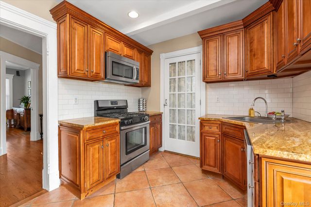 33 Adams Street, East Rockaway, NY 11518