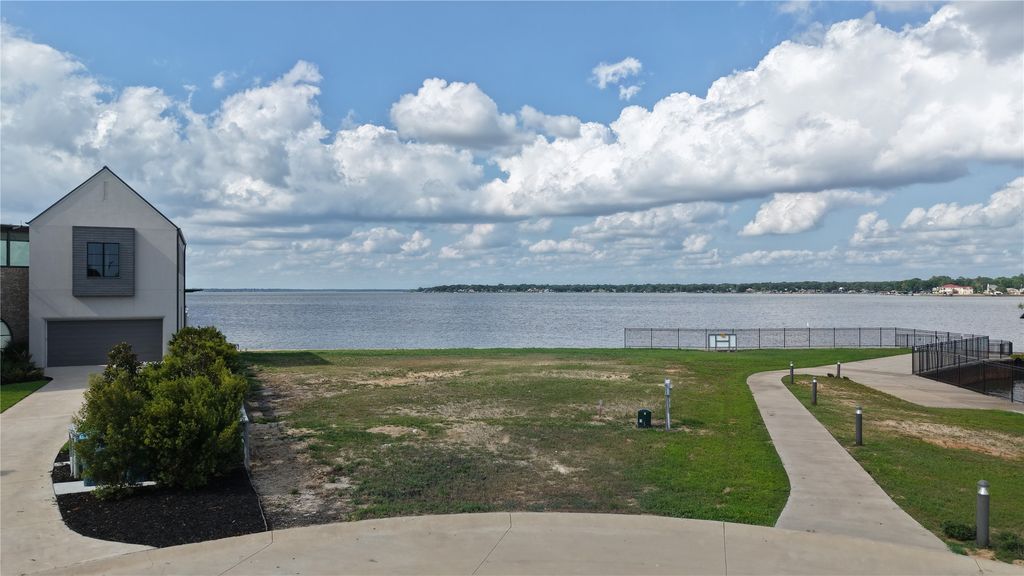 120 Mary Court, Gun Barrel City, TX 75156