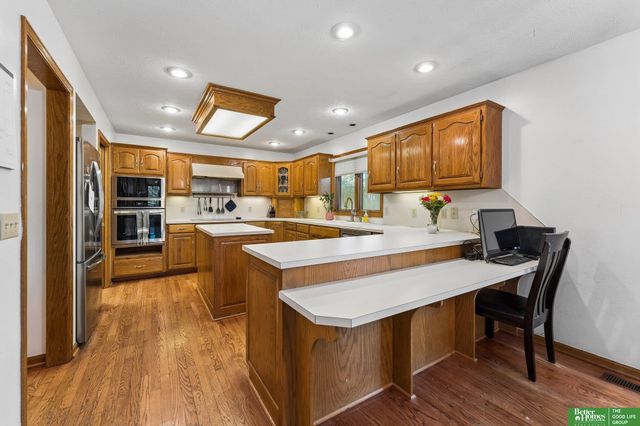 1209 Cottonwood Circle, Papillion, NE 68133