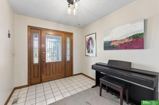 1209 Cottonwood Circle, Papillion, NE 68133
