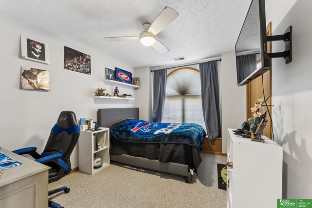 1209 Cottonwood Circle, Papillion, NE 68133