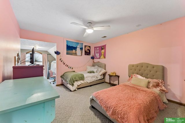 1209 Cottonwood Circle, Papillion, NE 68133