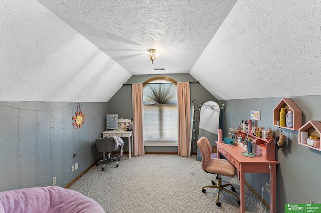 1209 Cottonwood Circle, Papillion, NE 68133