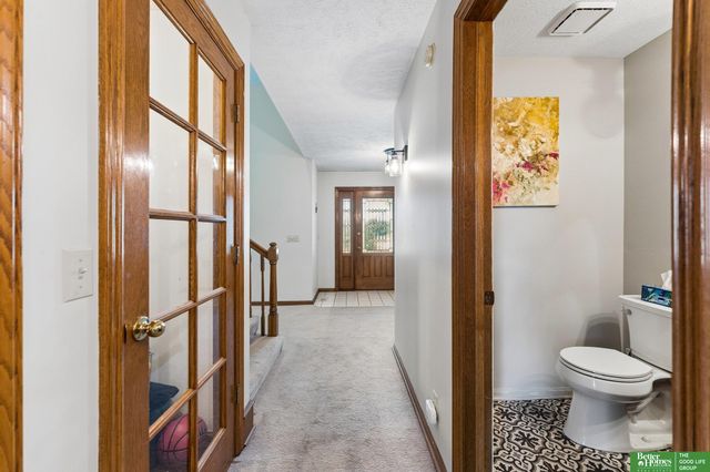 1209 Cottonwood Circle, Papillion, NE 68133