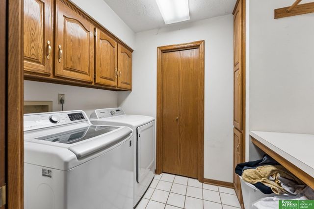 1209 Cottonwood Circle, Papillion, NE 68133