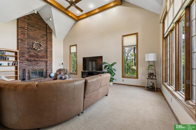 1209 Cottonwood Circle, Papillion, NE 68133