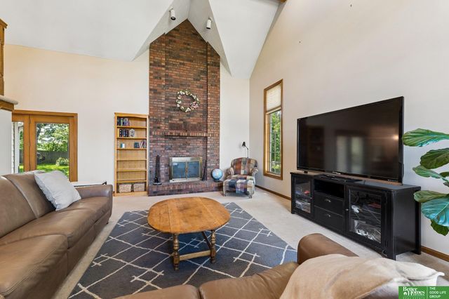 1209 Cottonwood Circle, Papillion, NE 68133