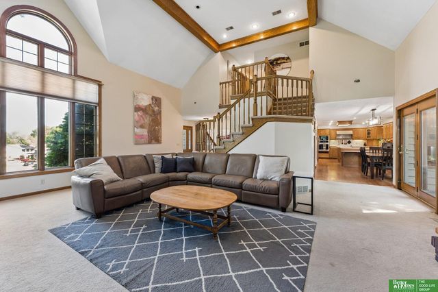 1209 Cottonwood Circle, Papillion, NE 68133