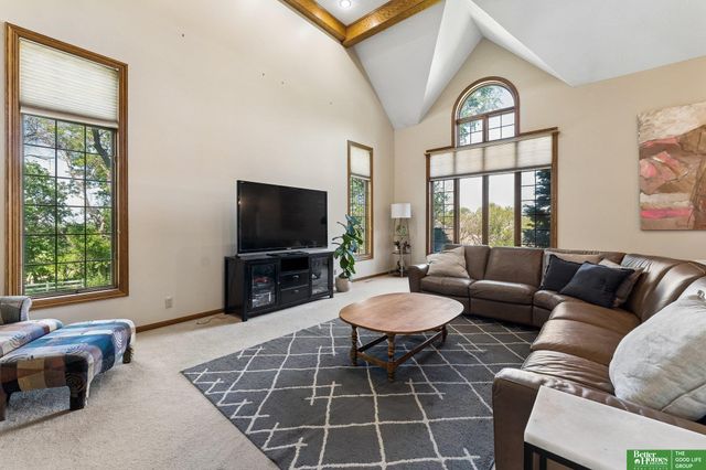 1209 Cottonwood Circle, Papillion, NE 68133