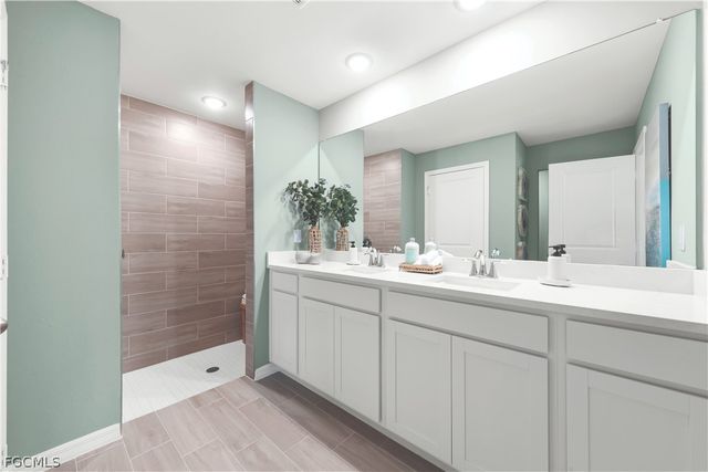 2702 NW 22nd TER, Cape Coral, FL 33993