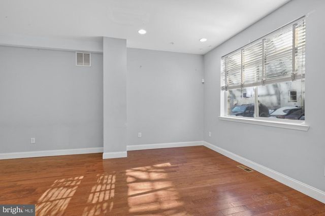 1935 W GEORGE ST, Philadelphia, PA 19130