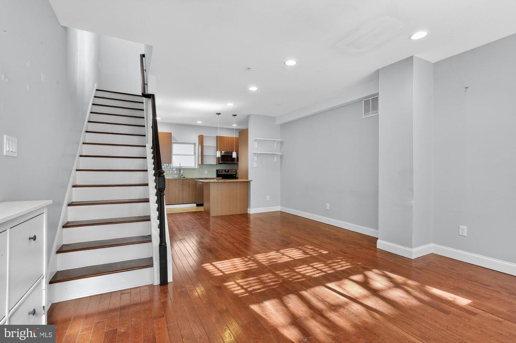 1935 W GEORGE ST, Philadelphia, PA 19130