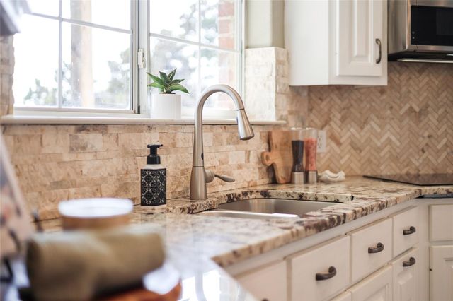 18607 White Rim TRL, Jonestown, TX 78645