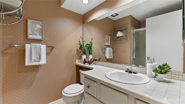 6614 113th Place SE, Bellevue, WA 98006