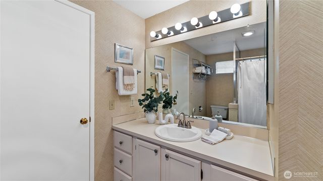 6614 113th Place SE, Bellevue, WA 98006