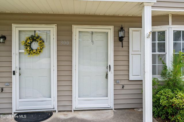 300 Lake Road A & B, Greenville, NC 27834
