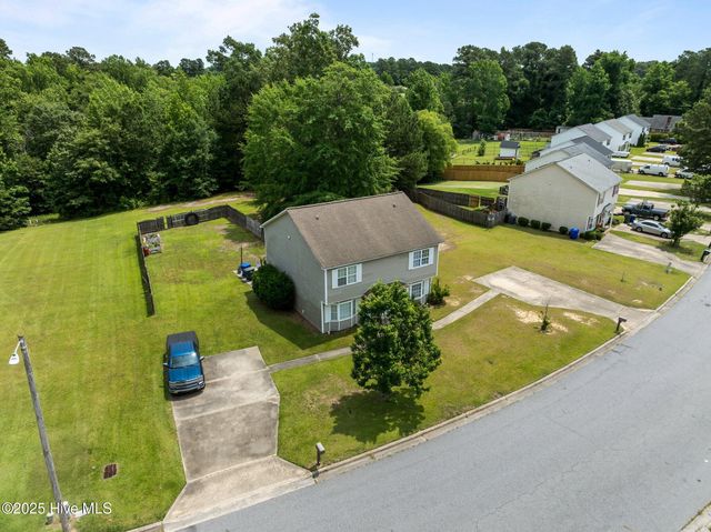 300 Lake Road A & B, Greenville, NC 27834