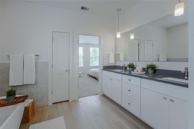 864 Paul Quinn Street G, Houston, TX 77091