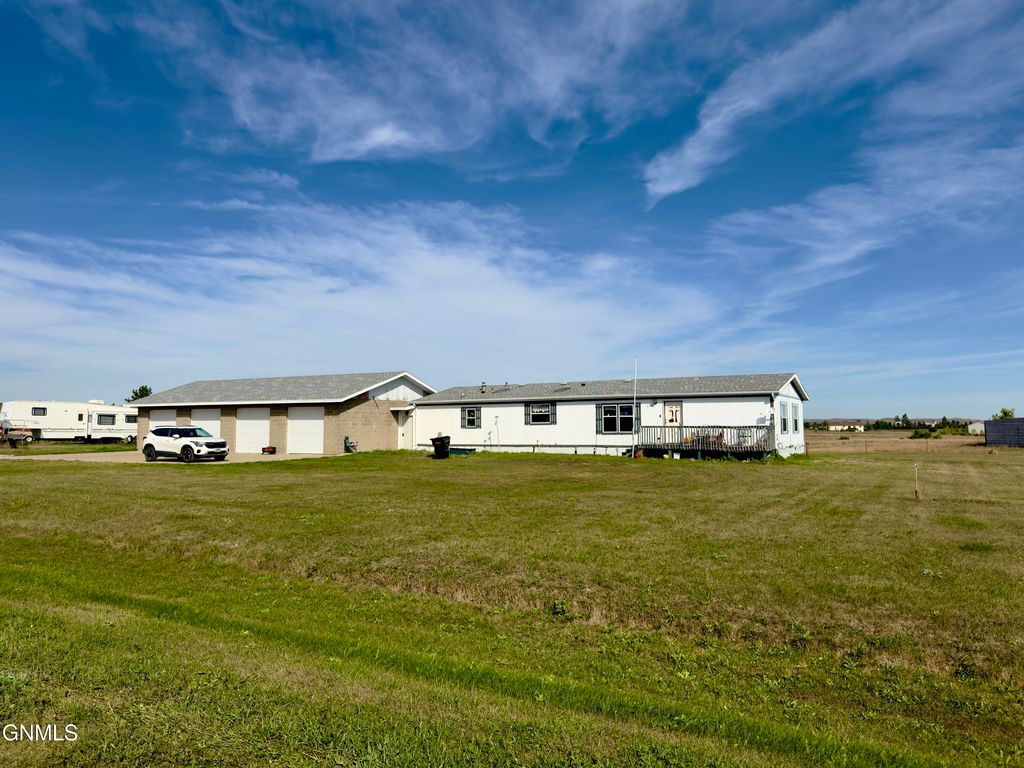 2345 Jessica Drive N, Mandan, ND 58554 photo 3