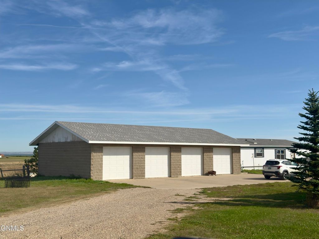 2345 Jessica Drive N, Mandan, ND 58554 photo 5