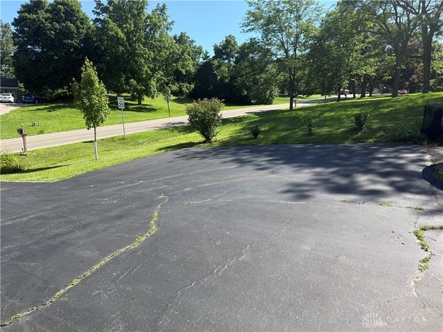 11 Ironwood Drive, Dayton, OH 45449
