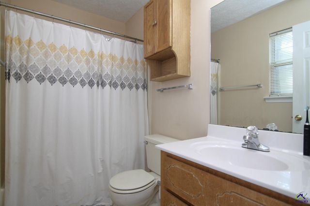 604 Gateway Drive, Bonaire, GA 31005