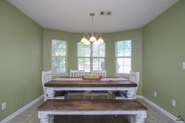 604 Gateway Drive, Bonaire, GA 31005