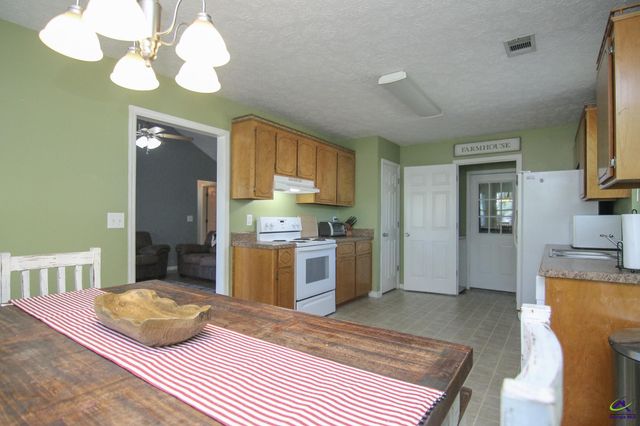 604 Gateway Drive, Bonaire, GA 31005