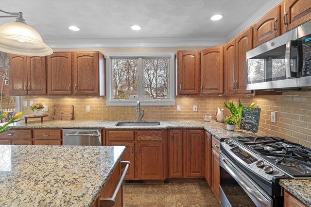 7 Hilltop Drive, Peabody, MA 01960