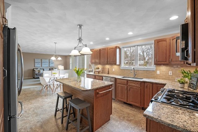 7 Hilltop Drive, Peabody, MA 01960