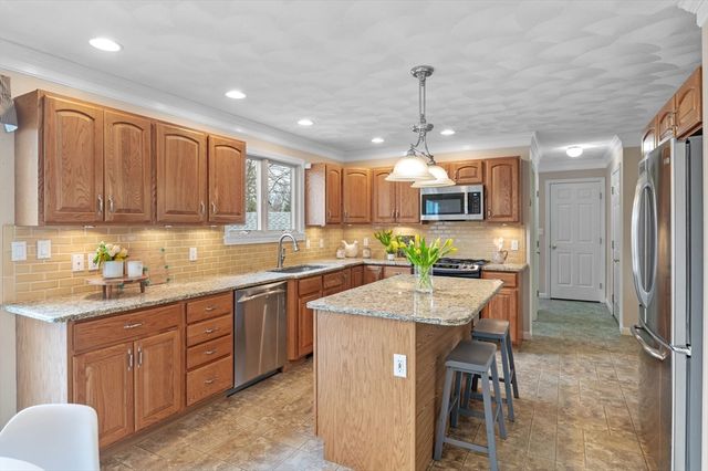 7 Hilltop Drive, Peabody, MA 01960