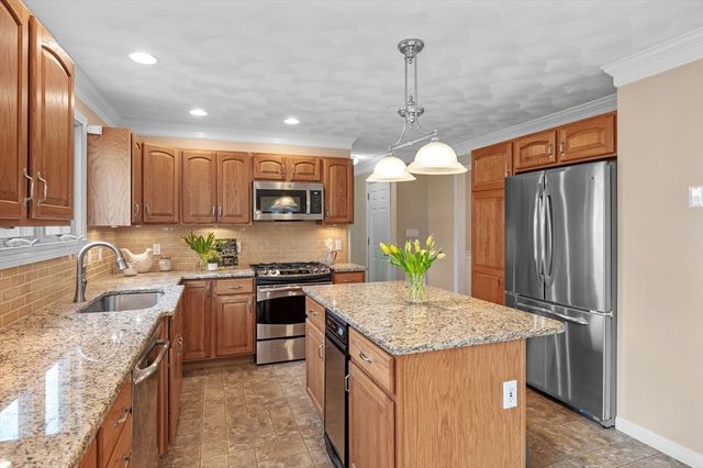 7 Hilltop Drive, Peabody, MA 01960