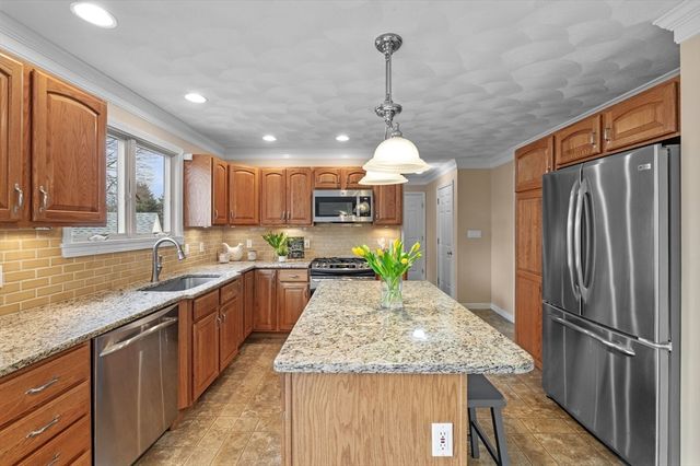 7 Hilltop Drive, Peabody, MA 01960