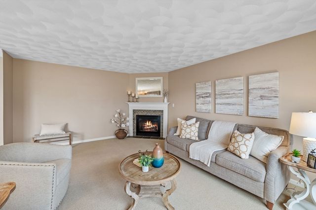 7 Hilltop Drive, Peabody, MA 01960