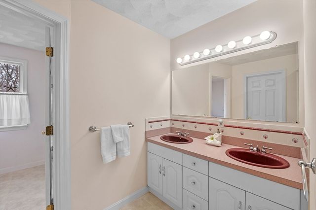 7 Hilltop Drive, Peabody, MA 01960