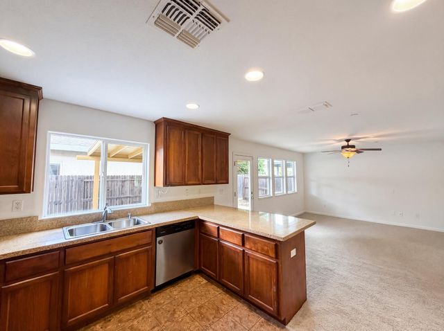 251 Sugnet Way, Sacramento, CA 95838