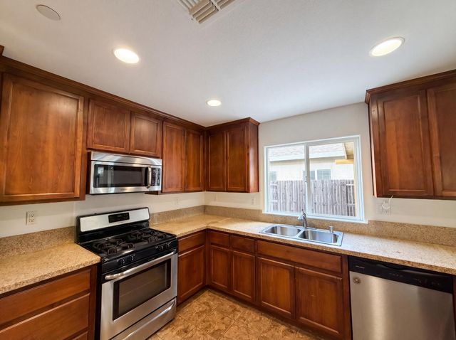 251 Sugnet Way, Sacramento, CA 95838