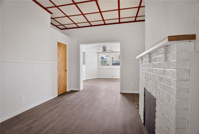 906 1st St, Mckees Rocks, PA 15136