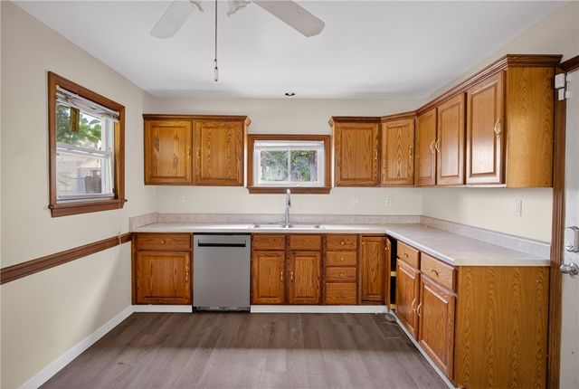 906 1st St, Mckees Rocks, PA 15136