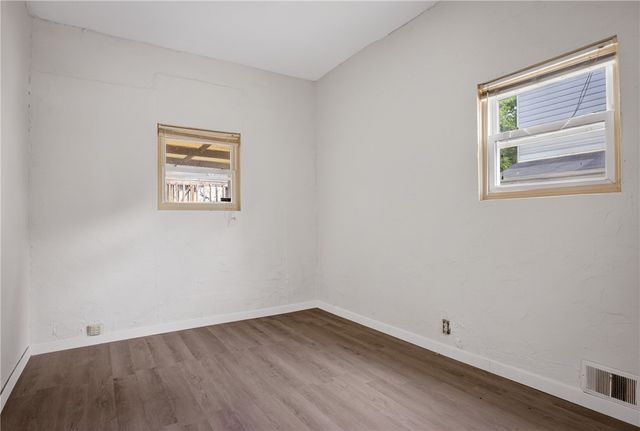 906 1st St, Mckees Rocks, PA 15136