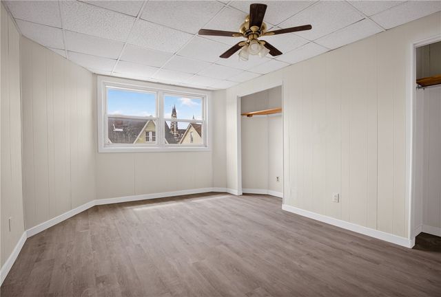 906 1st St, Mckees Rocks, PA 15136