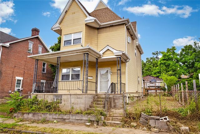 906 1st St, Mckees Rocks, PA 15136